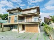 Tahanan Village Brand New House with Private Elevator...