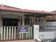 Taman sejati belakang Lotus Manjung Perak