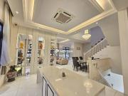 Taman Suria, 3 Storey Shop Lot 22x70, Facing Road,...