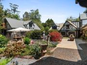 Tamborine Mountain Sanctuary on 3.3 Acres Four...