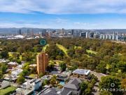 Tandanya. A Reimagined Penthouse Framed by Sky and City