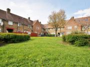 Tasteful single ensuite bedroom near the East Acton tube...