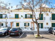 Moradia em banda virada a sul em Tavira com cave, pátio...