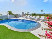 Te presentamos esta impresionante villa situada en La...