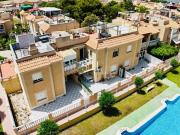 Te presentamos este encantador apartamento tipo dúplex...