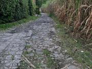 Te vendo este parqueadero planito o para hacer...