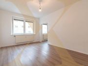 Teilsanierte 2 Zimmer Altbauwohnung mit nagelneuer...