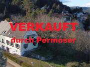 teilsaniertes Doppelhaus mit Keller und Garage auf...