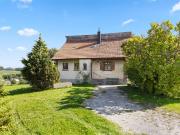 Teilsaniertes Einfamilienhaus in Villarimboud