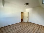 Teilsaniertes Einfamilienhaus mit großem Garten in...