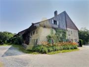 Teilsaniertes Haus mit großem Ausbaupotenzial