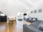 Telford Avenue, London SW2, 2 bed flat to rent, £2,100...