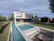 TEMPORADA ENERO 2026. Casa racionalista! 3 dormitorios...