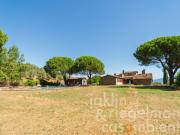 Tenuta con 5 edifici, piscina e 38 ha di terreno nel...