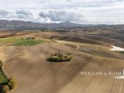 Tenuta di campagna con casale e annessi in Val...