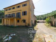 Tenuta con laghetto vicino ad Arezzo in Toscana ideale...