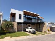 TEQUES CASA EN VENTA/RENTA CON VISTA AL LAGO “5