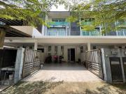 TERMURAH FREEHOLD HOT LOCATION BELOW VELUE Triple Storey...