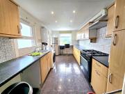 Terraced 4 Bed w/ Garden Near Hendon Rail
