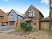 Terraced House to rent on