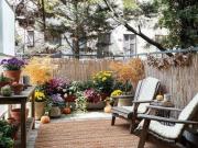 Terrasse zum begrünten Innenhof + perfekte Anbindung!