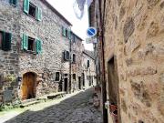 Terratetto indipendente nel centro del paese in vendita...