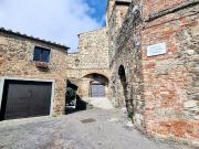 Terratetto indipendente nel centro del paese in vendita...