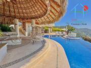 Terraza con asoleadero, alberca, jacuzzi y vista al mar