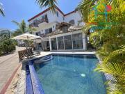 Terraza con espectacular vista al mar y alberca pivada