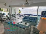 Terraza con jacuzzi y vista a la bahía en Brisas Diamante