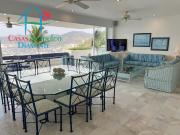 Terraza con jacuzzi y vista a la bahía en Brisas Diamante