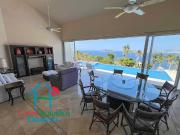 Terraza Con Vista A La Bahía De Acapulco, Palapa,...