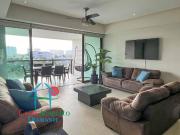 En condominio de playa. Terraza con vista a las albercas