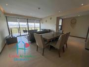 Depa de playa con terraza y vista parcial al mar