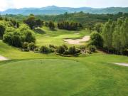 Terreno 2,095 m2 en residencial con campo de golf,...