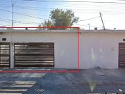 Terreno amplio con pequeña construcción en Venta en Col....