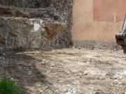 Terreno ascendente excavado y listo para construir Casa...