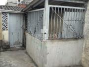 Terreno bem localizado com duas construções na Penha