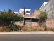 Terreno centrico en venta con construcccion en obra...