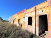 Terreno com 3 ruínas nas Gambelas