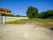 Terreno com 644m2, inserido em zona de construção Área...