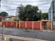 Terreno com casas antigas na região da Vila Esperança Penha