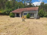 Terreno com Duas Moradias Ideal para Habitao Prpria ou...