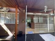 Terreno com duas residências independentes.na Região Leste