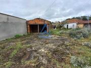 Terreno com pequeno anexo