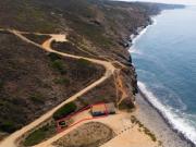Terreno com ruína junto ao mar na Praia do Canal