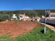 Terreno com runa construo de moradia unifamiliar