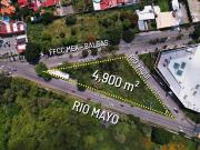 Terreno comercial de 4,900 m² con tres frentes sobre Av....