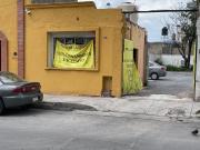 Local Comercial con estacionamientos en Renta en el...