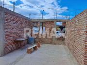 Terreno con avance de obra. B° Gastronómico